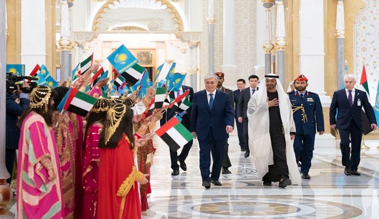 الشيخ محمد بن زايد آل نهيان يستقبل قاسم جومارت توكاييف