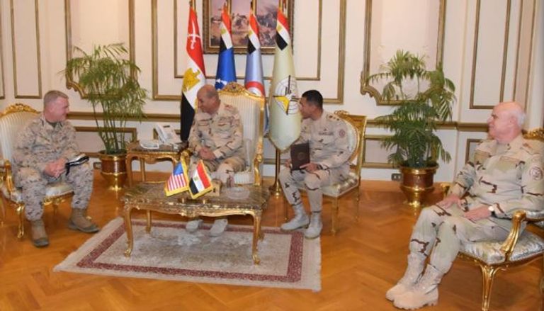 جانب من لقاء وزير الدفاع المصري وقائد القوات المركزية الأمريكية