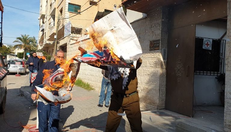 الفلسطينيون يصرون على إفشال الخطة الأمريكية 