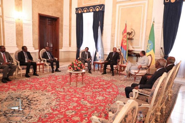 جانب من القمة التي جمعت القادة الثلاثة