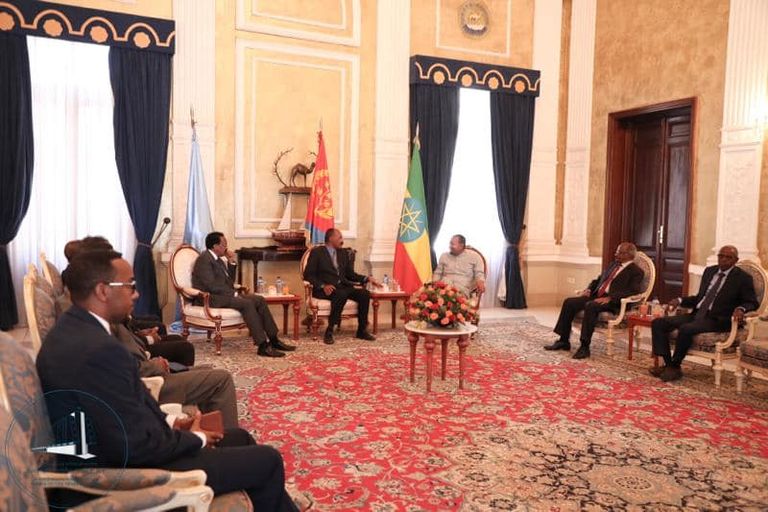 جانب من القمة التي جمعت القادة الثلاثة