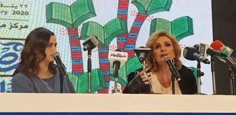 يسرا في أثناء ندوتها بمعرض القاهرة للكتاب