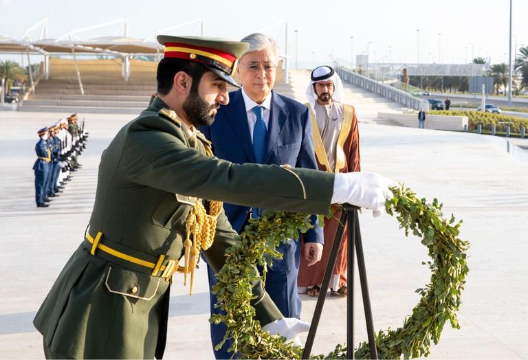 رئيس كازاخستان يزور واحة الكرامة بأبوظبي