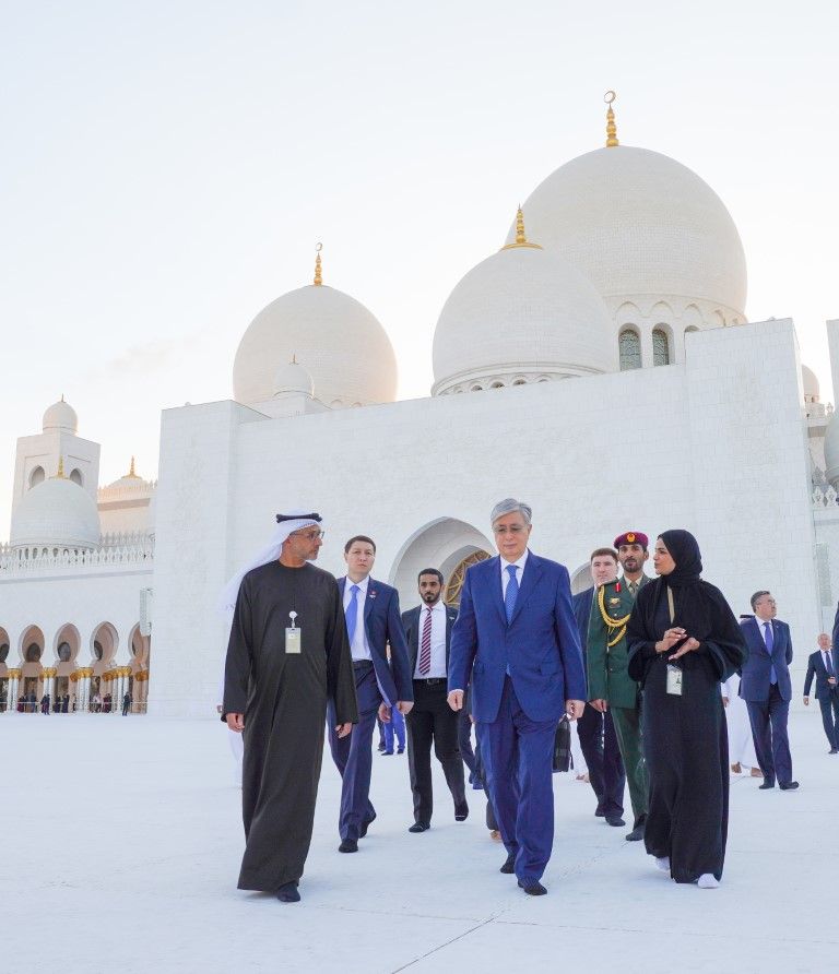 رئيس كازاخستان يزور جامع الشيخ زايد الكبير