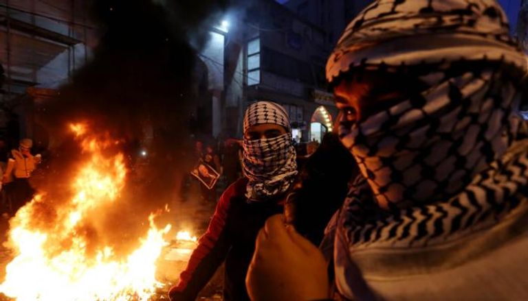 فلسطينيون غاضبون عقب إعلان ترامب صفقة القرن