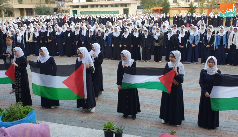 طالبات مدرسة خان يونس للبنات خلال الطابور الصباحي