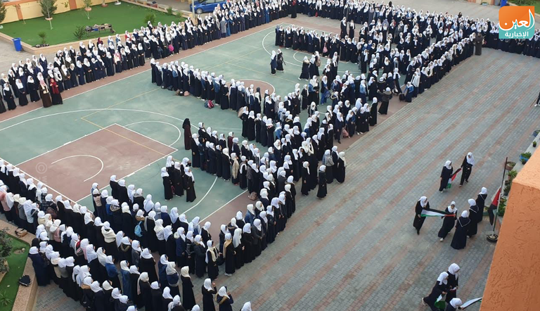 طالبات مدرسة خان يونس للبنات خلال الطابور الصباحي