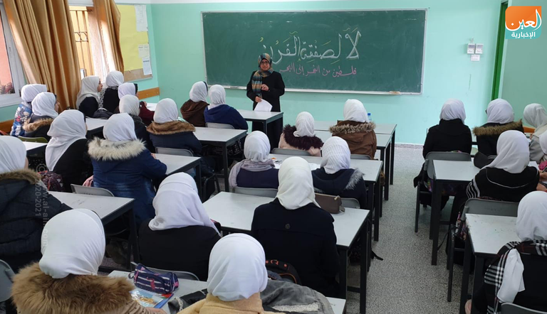 طالبات مدرسة خان يونس للبنات خلال الطابور الصباحي