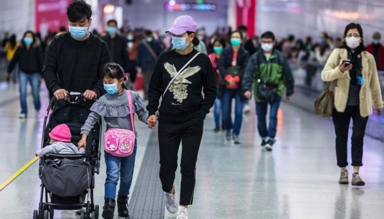 التعرض لعطس وسعال مصاب الطريقة الرئيسية لانتقال العدوى