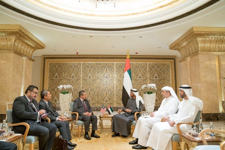 الشيخ محمد بن زايد آل نهيان يستقبل مبعوث ملك ماليزيا