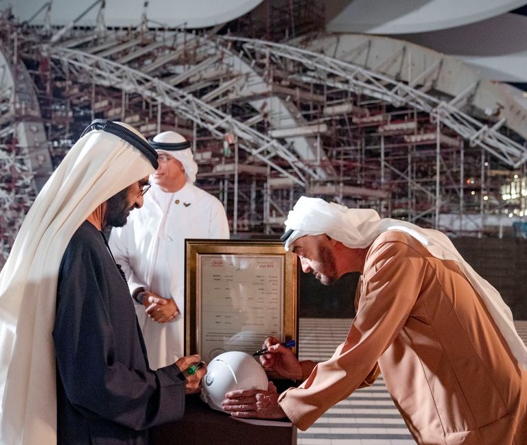 الشيخ محمد بن راشد والشيخ محمد بن زايد أثناء افتتاح ساحة الوصل