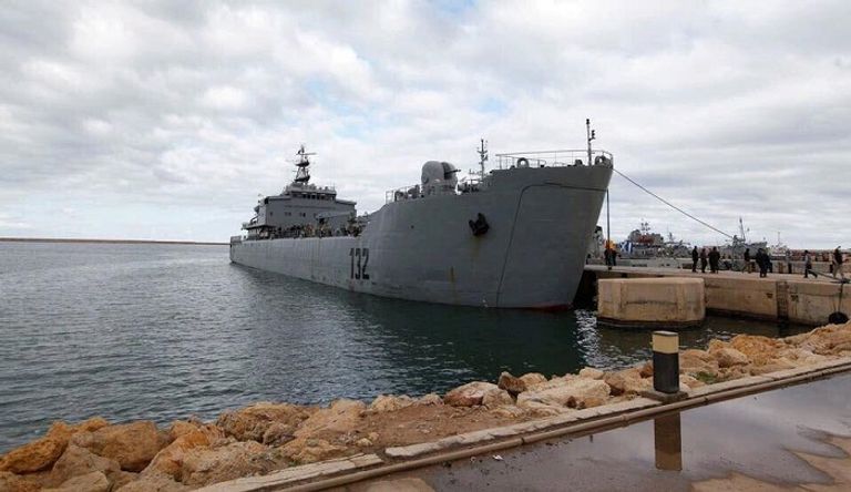 السفينة التركية خلال تواجدها بميناء طرابلس