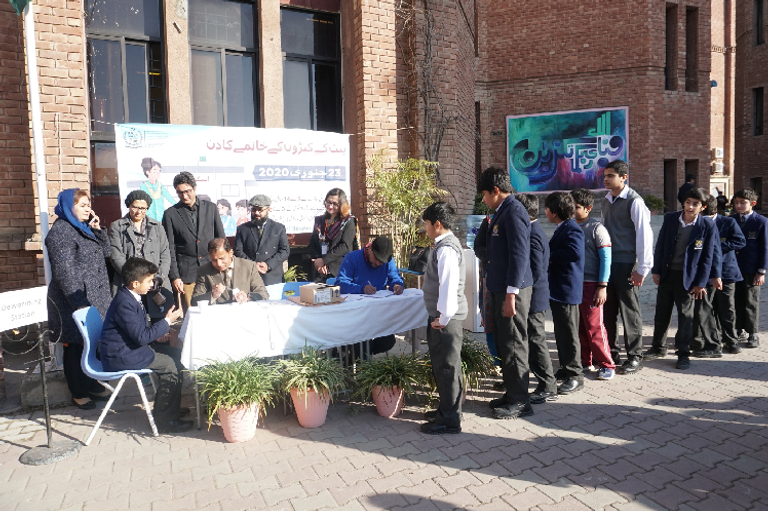 "دبي العطاء" تكافح انتشار الديدان المعوية في باكستان