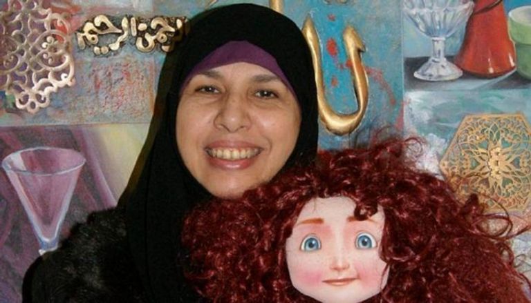 المصرية ماجدة المعداوي مع أحد أعمالها