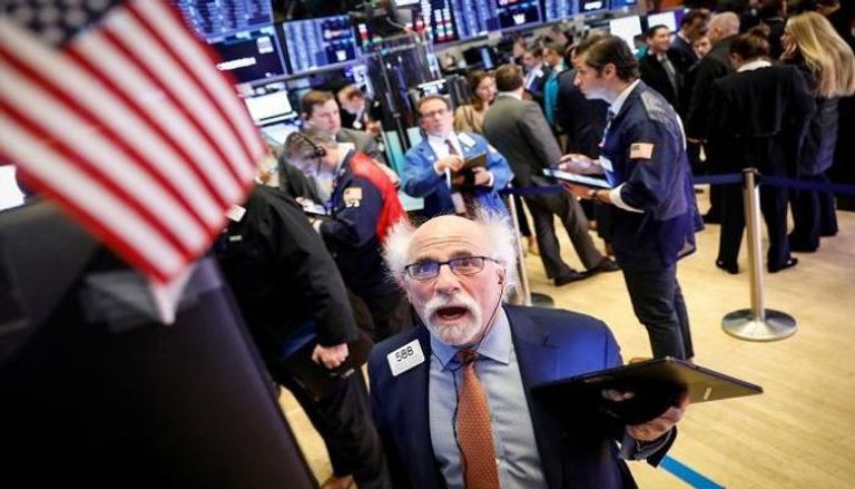 تباين أداء الأسهم الأمريكية في بداية تعاملات الجمعة