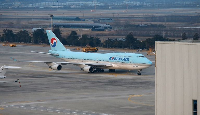 طائرة تحمل على متنها كوريين جنوبيين تم إجلاؤهم من ووهان