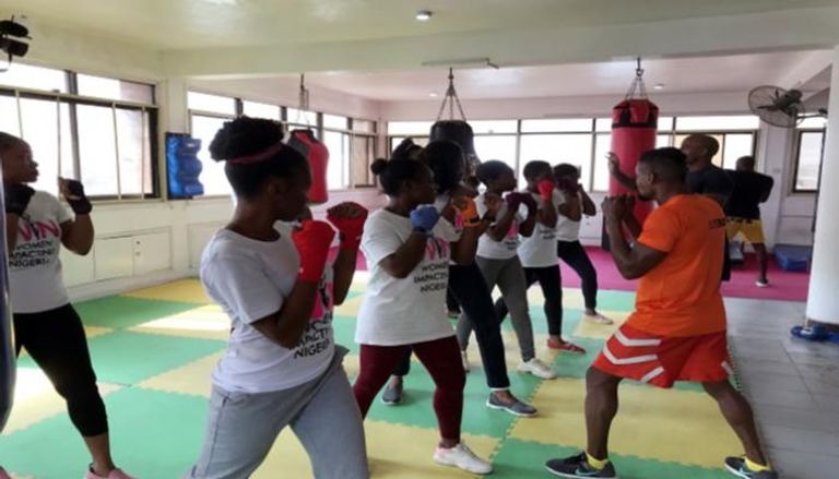 نيجيريات يتدربن الملاكمة والكاراتيه