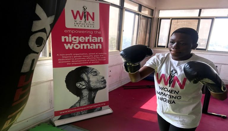 نيجيريات يتدربن الملاكمة والكاراتيه