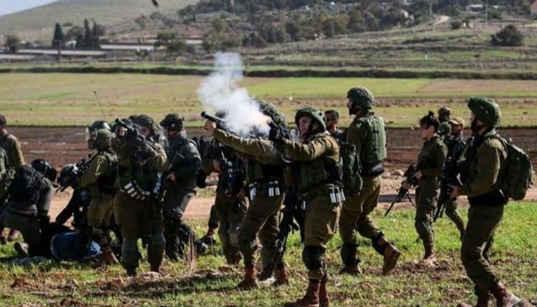 الاحتلال يطلق النار على الفلسطينيين بالضفة