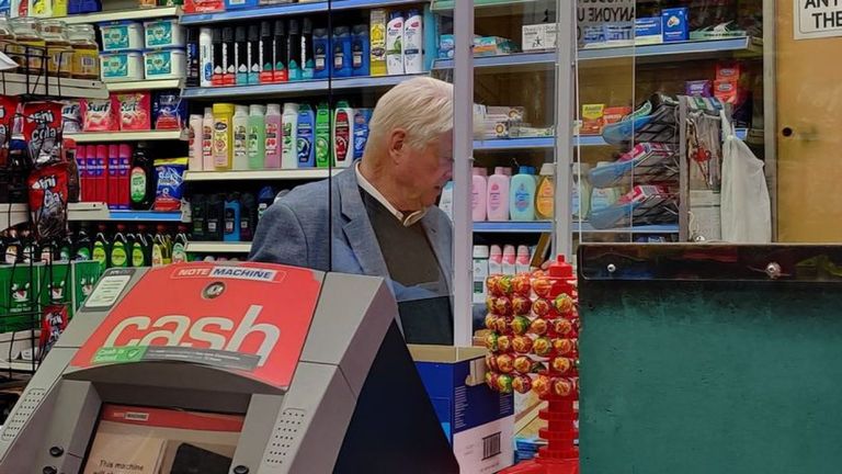 بوريس جونسون مع والده ستانلي