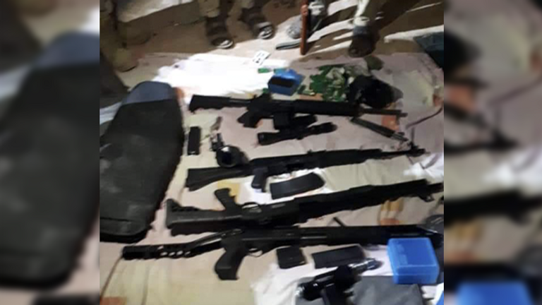 جانب من المضبوطات بحوزة المسلحين في الخرطوم