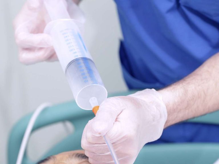 أعراض متلازمة إعادة التغذية - تعبيرية متلازمة إعادة التغذية.. الأسباب والأعراض والعلاج