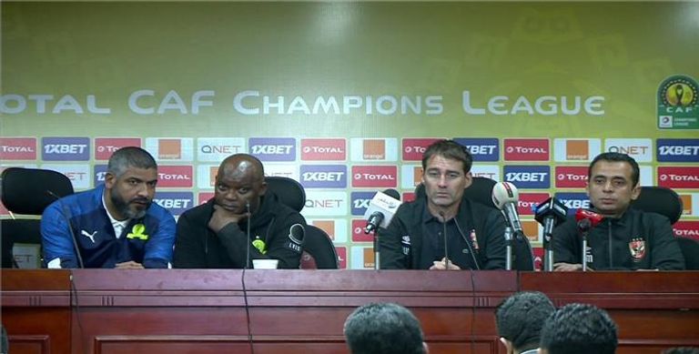 تعابير وجه موسيماني خلال المؤتمرات الصحفية بيتسو موسيماني المدرب الجنوب أفريقي