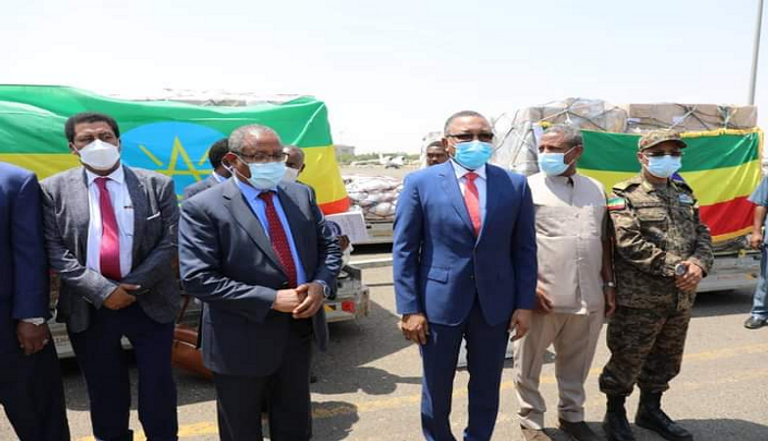الوزير الإثيوبي يسلم المساعدات للسودان جانب من لقاء رئيس المجلس السيادي بالسودان ووزير خارجية إثيوبيا