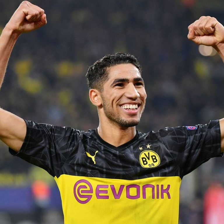 أشرف حكيمي بقميص بروسيا دورتموند أشرف حكيمي