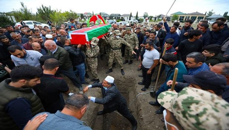 جنازة في مدينة باردا لأحد جنود أذربيجان