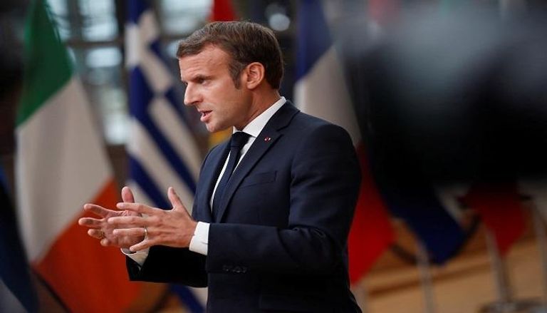 الرئيس الفرنسي يتحدث للصحفيين عقب القمة - أ.ف.ب