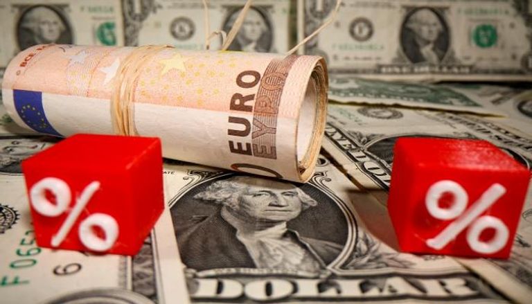 اليورو الأوروبي فوق عملات الدولار