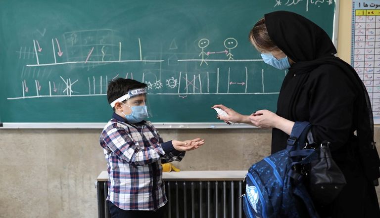 شخص يخضع لاختبار فيروس كورونا