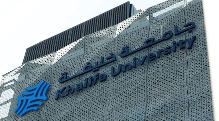 الفريق الإماراتي خلال اختبار الجهاز الجديد