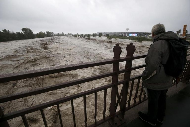 الأمطار أدت إلى انقطاع التيار الكهربائي عن حوالي 13500 منزل