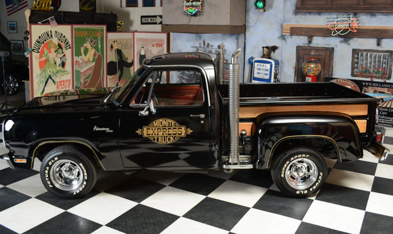 شاحنة Midnite Express Truck شاحنة Dodge Ram 1500 GTX Hemi