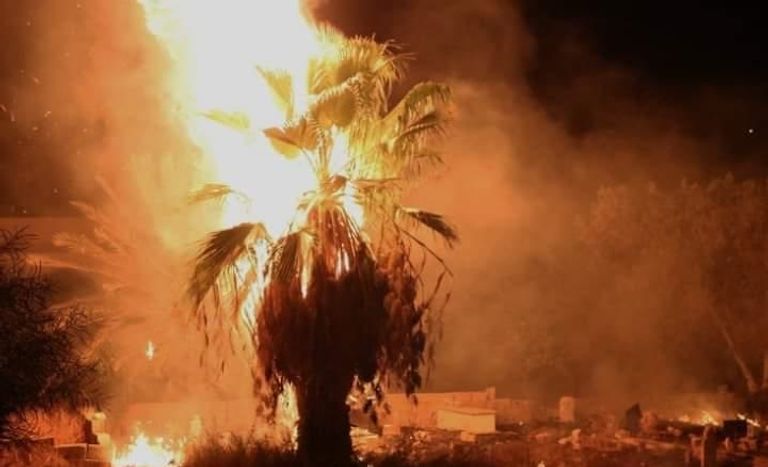 جانب من حريق مقبرة الصحابة بوسط درنة الليبية