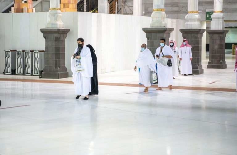 المسجد الحرام يستقبل أول دفعة من المعتمرين