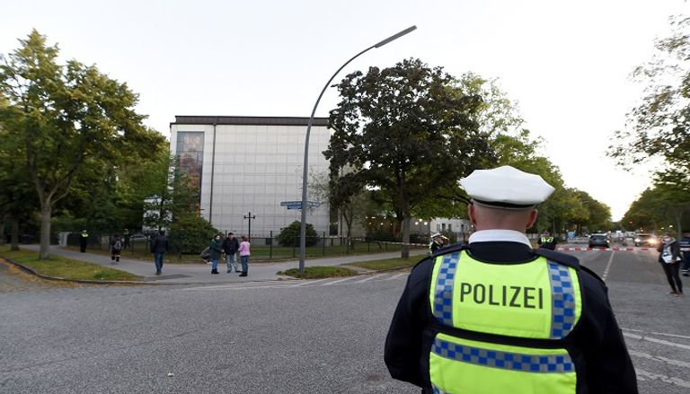 الشرطة الألمانية في موقع الحادث - رويترز 