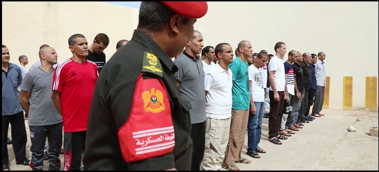 المدعي العسكري العام خلال حديثه مع المفرج عنهم