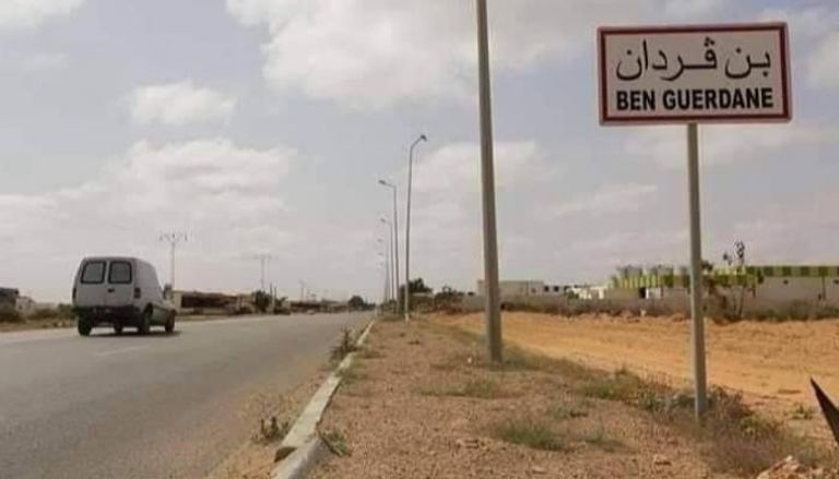 الطريق المؤدي لمدينة بن قردان على الحدود بين تونس وليبيا