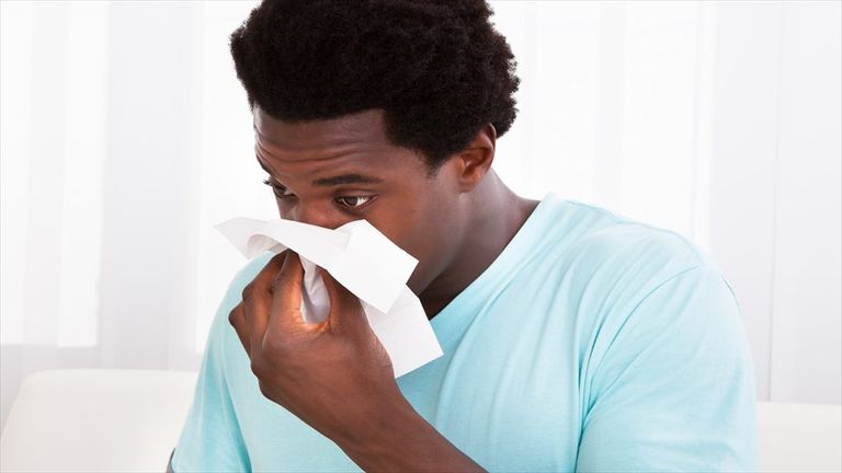 الفيروسات تسبب التهابات بالحلق وصعوبة في البلع