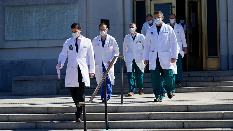 طواقم طبية قائمة المرشحين تضم سيدة من أصول عربية