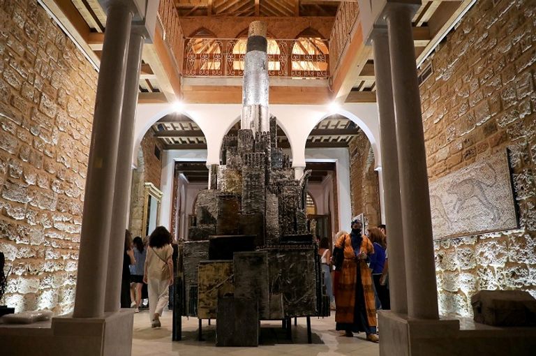 جانب من اللوحات الفنية المعروضة في بيروت