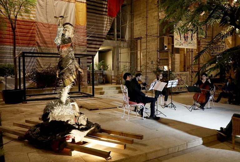 جانب من اللوحات الفنية المعروضة في بيروت