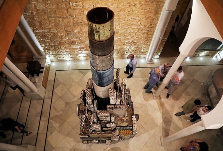 جانب من اللوحات الفنية المعروضة في بيروت