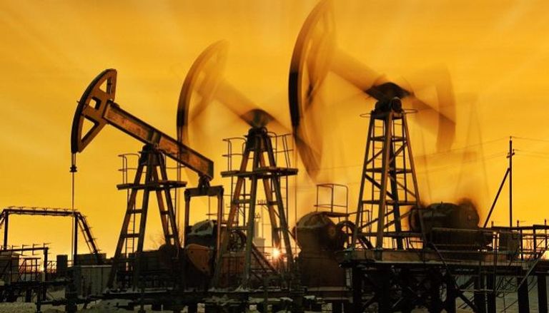 أسعار النفط تقفز لثلاثة أسباب