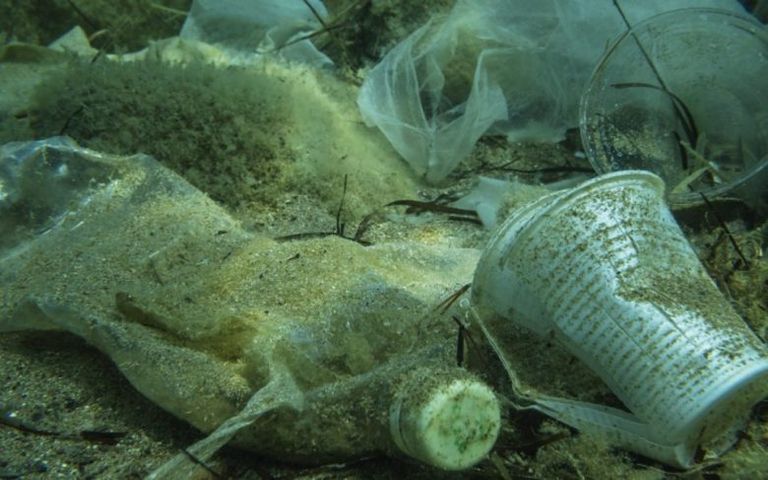 البلاستيك يهدد قاع البحار