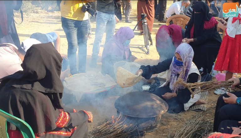 الزي التراثي الفلسطيني كان حاضرا خلال موسم قطف الزيتون