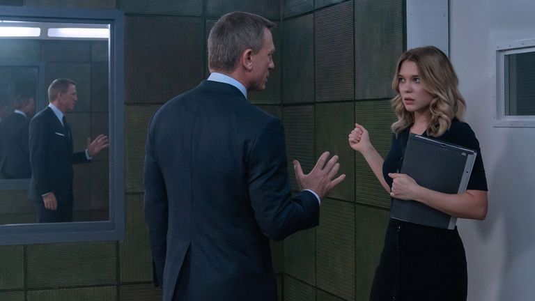 ملصق فيلم "لا وقت للموت"